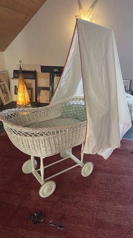 Culle: Baby Stubenwagen  – Usato da Neuenegg venduto da JO-RAY