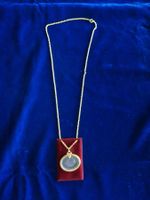vergoldeter Anhänger "Love" mit Kette  -  Modeschmuck