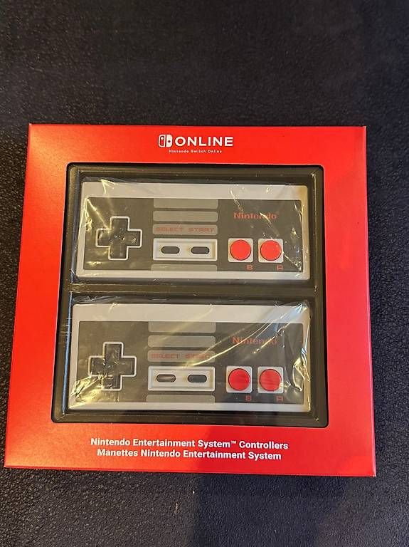 Manettes: Nintendo Switch NES Controller / Nintendo Onlineshop – D'occasion à Dulliken par Howdah
