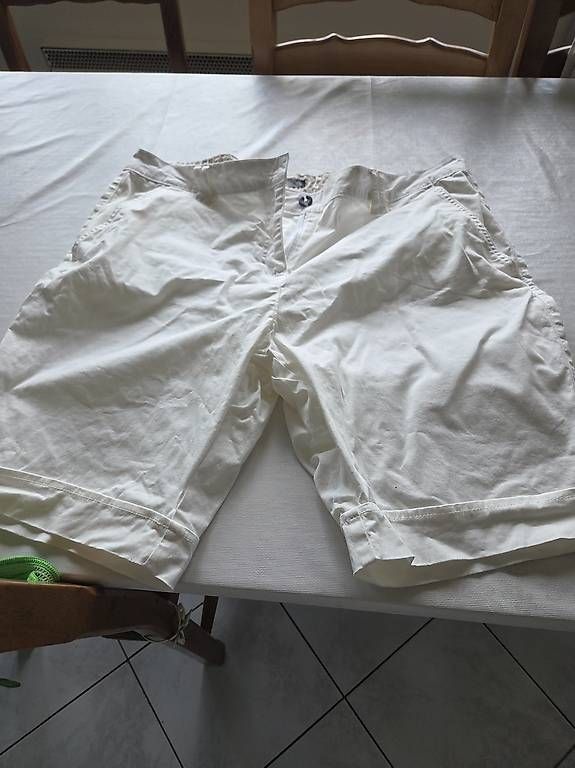 Pantaloni: Bermuda  femme  – Usato da La Croix (Lutry) venduto da azzura01 1
