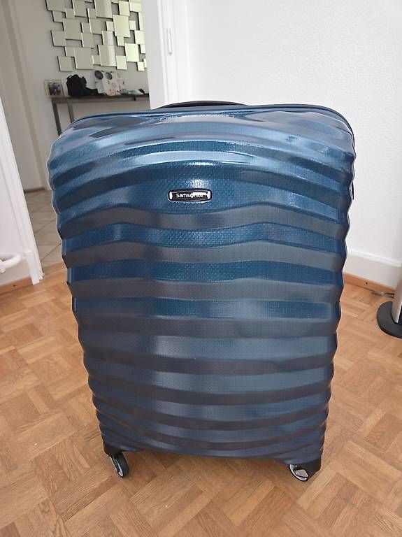 Samsonite Valises de voyage: Valise Samsonite Spinner Lite-Shock neuve jamais utilisée – Neuf avec emballage d'origine à Neuchâtel par Stwatch