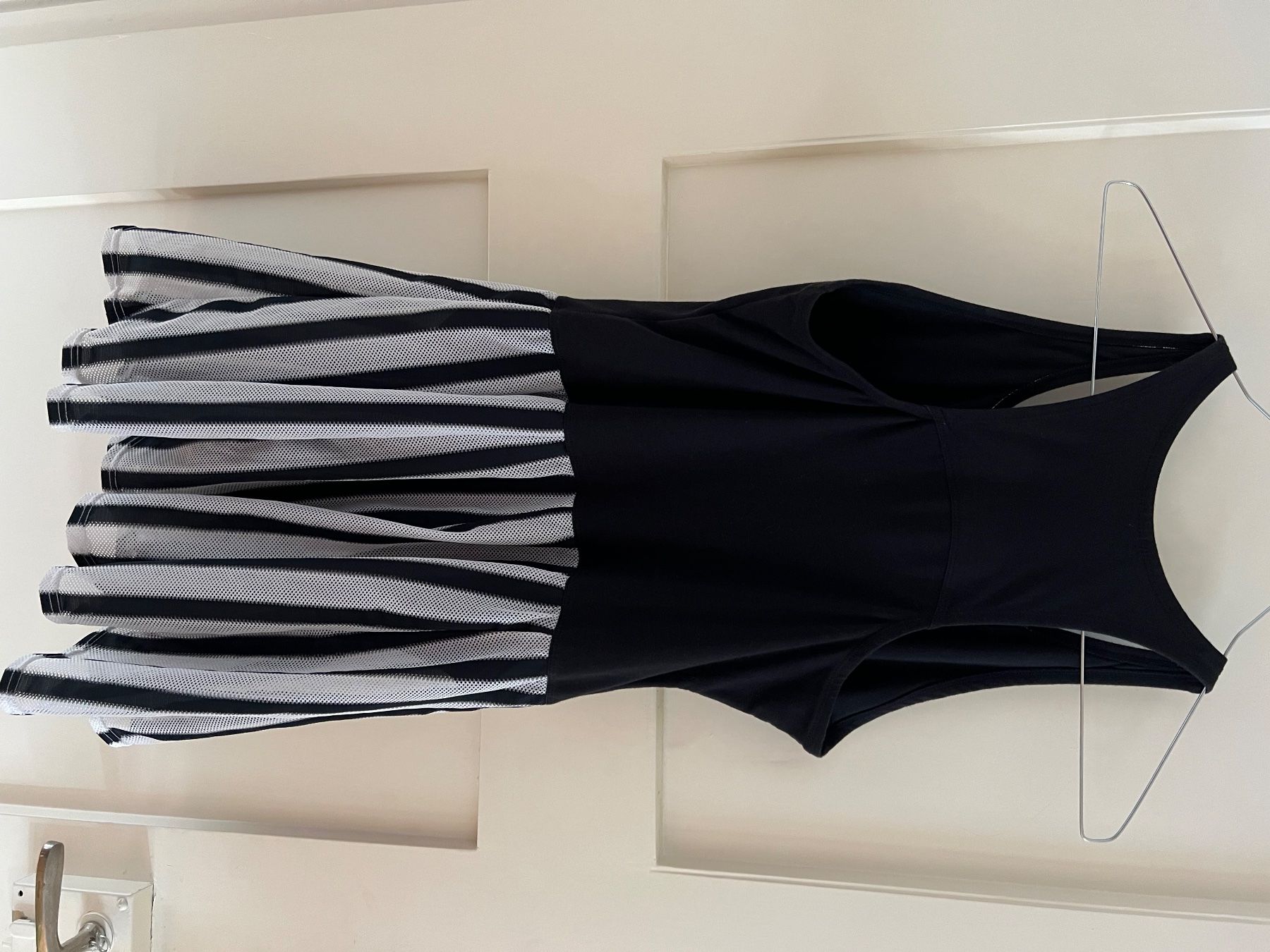 Nike Vestiti: Vintage Tenniskleid Nike – Usato da Basel venduto da Wasserstern9 1