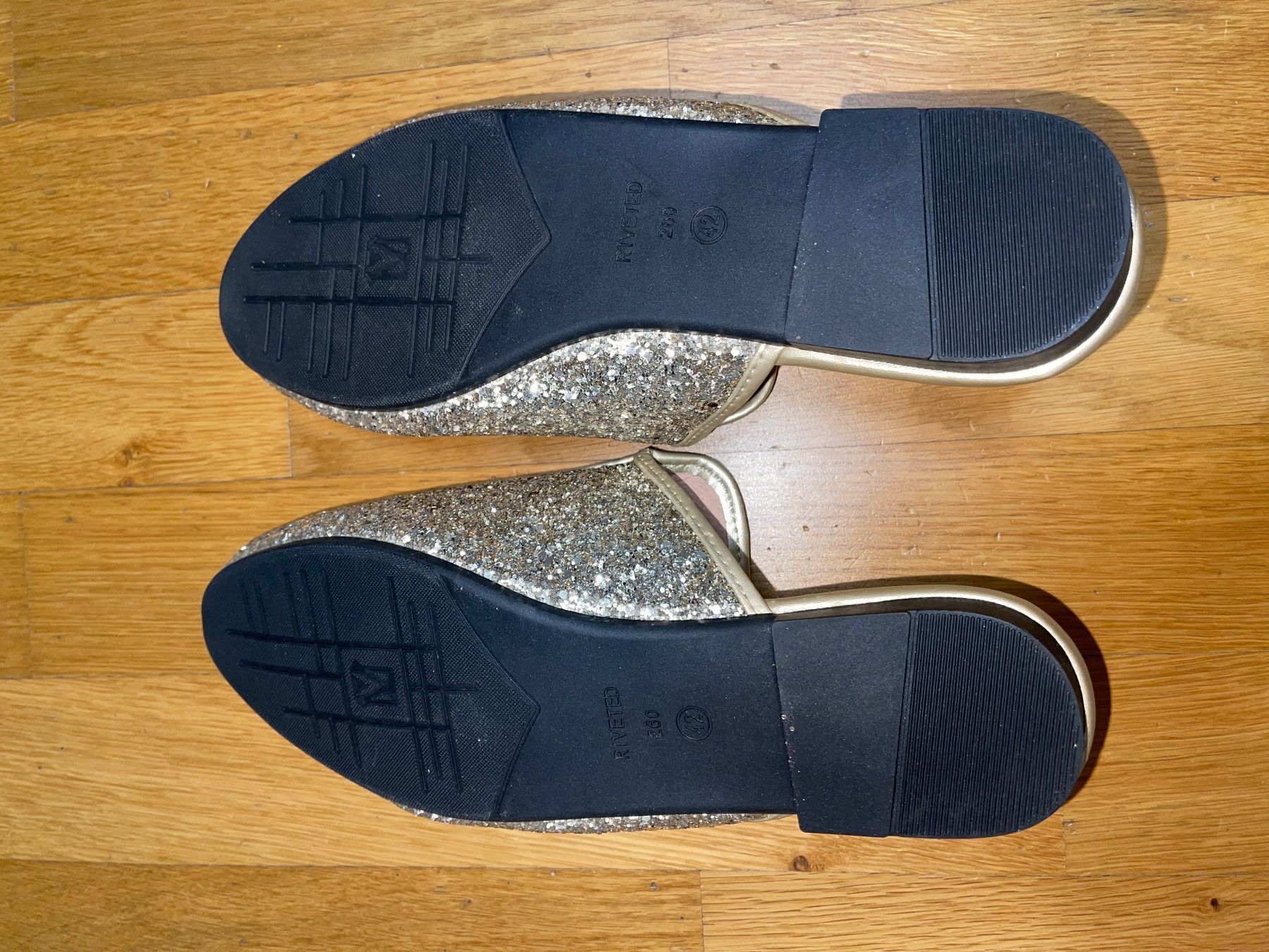 Scarpe da donna: NEU Mules Gold Glitter 41 Slipper – Nuovo (secondo la descrizione) da Zug venduto da MC2CC 2