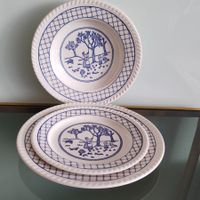 3. Antike Teller im Retro-Stil aus Steingut