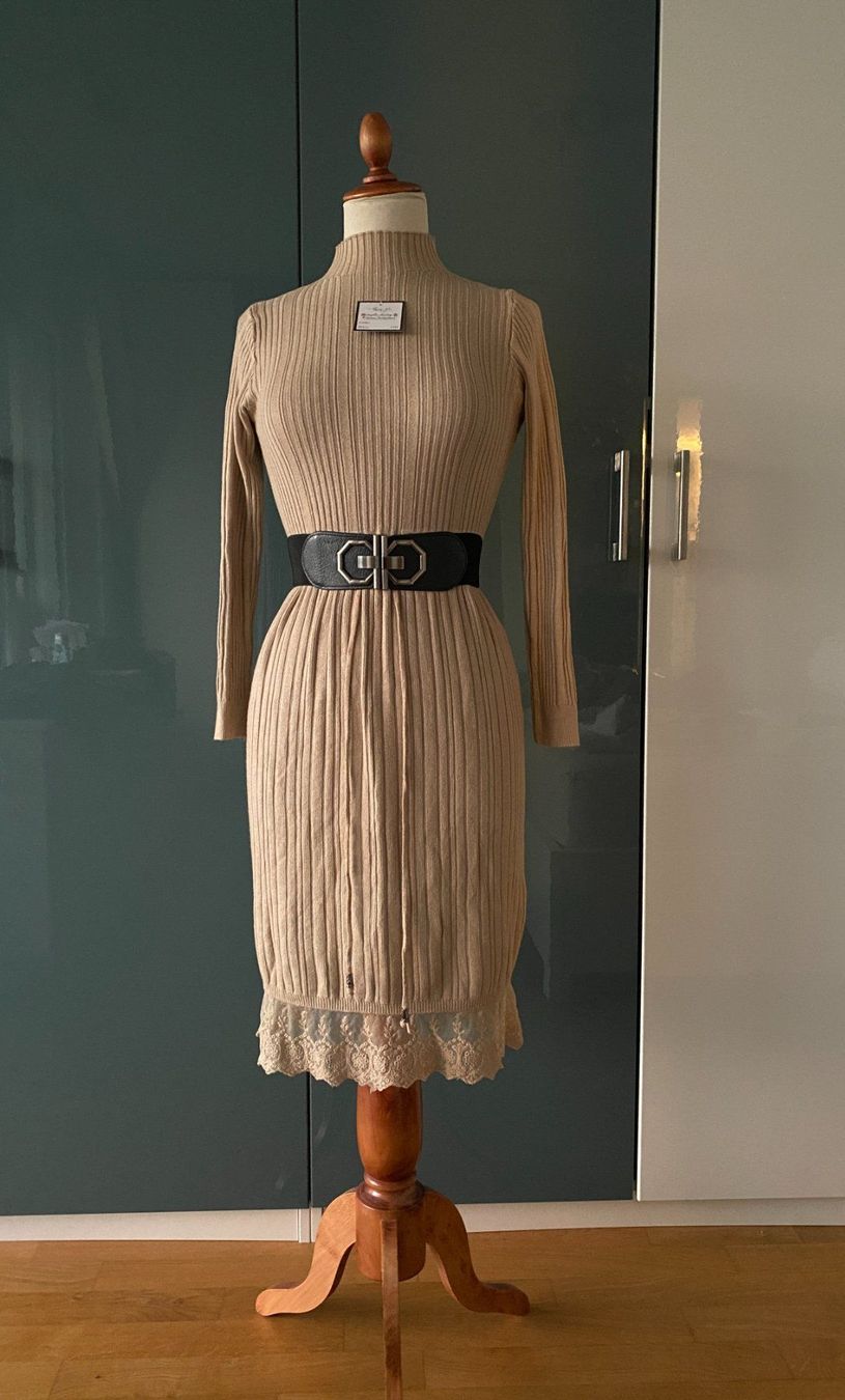 Vestiti: Strickkleid Beige Größe M – Usato da Duebendorf venduto da Alexandertreyer