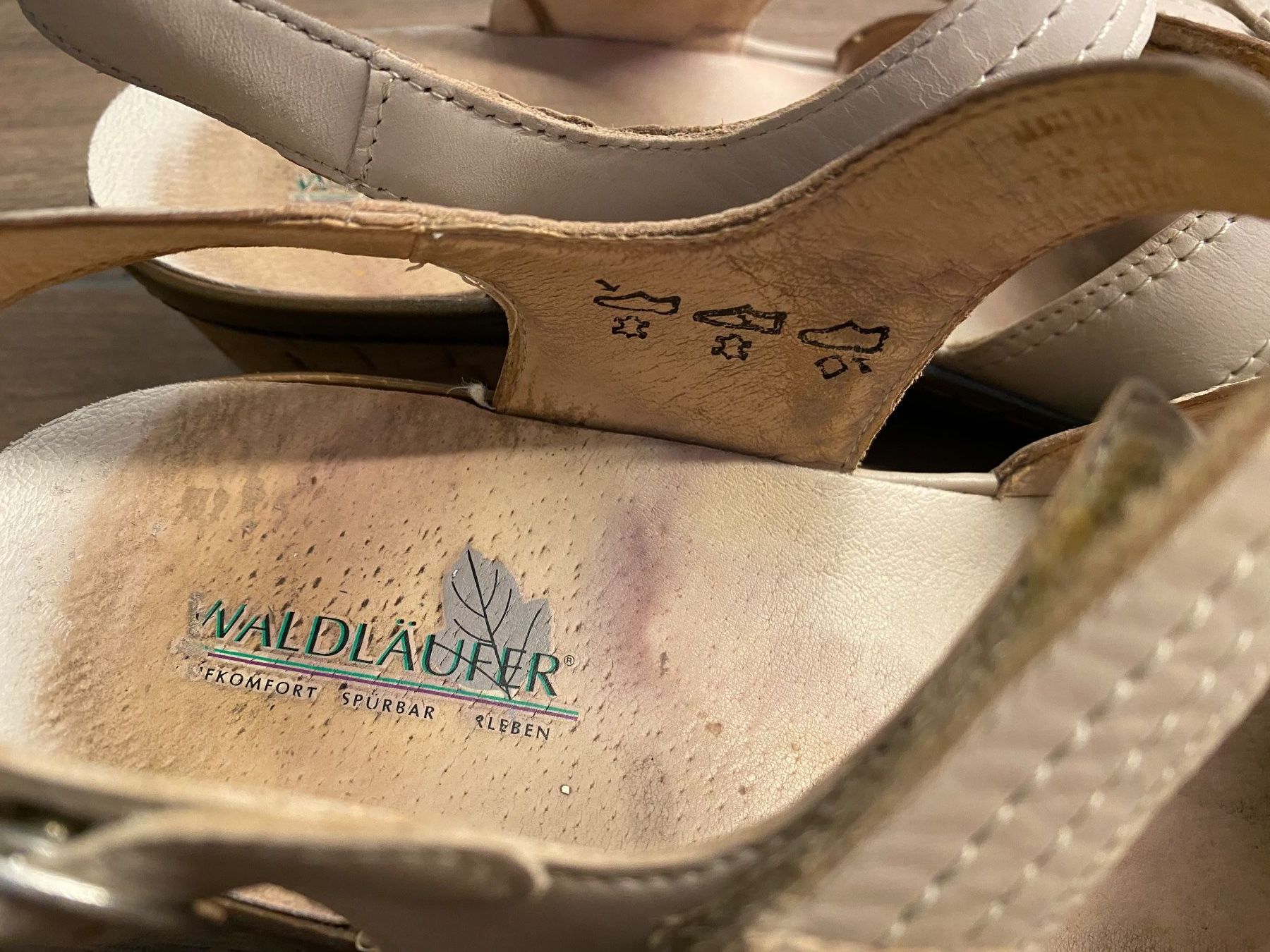 Scarpe da donna: Waldläufer Sandalen mit Blumen beige Gr. 38 – Usato da Pratteln venduto da a23_j2gs 9
