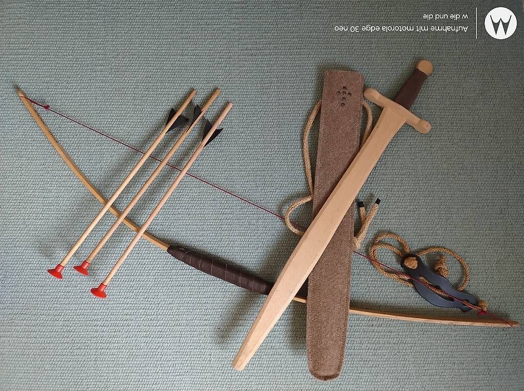 Giocattoli: Ritter-Set mit Schwert, Bogen & Pfeilen – Usato da Bern venduto da davenzin