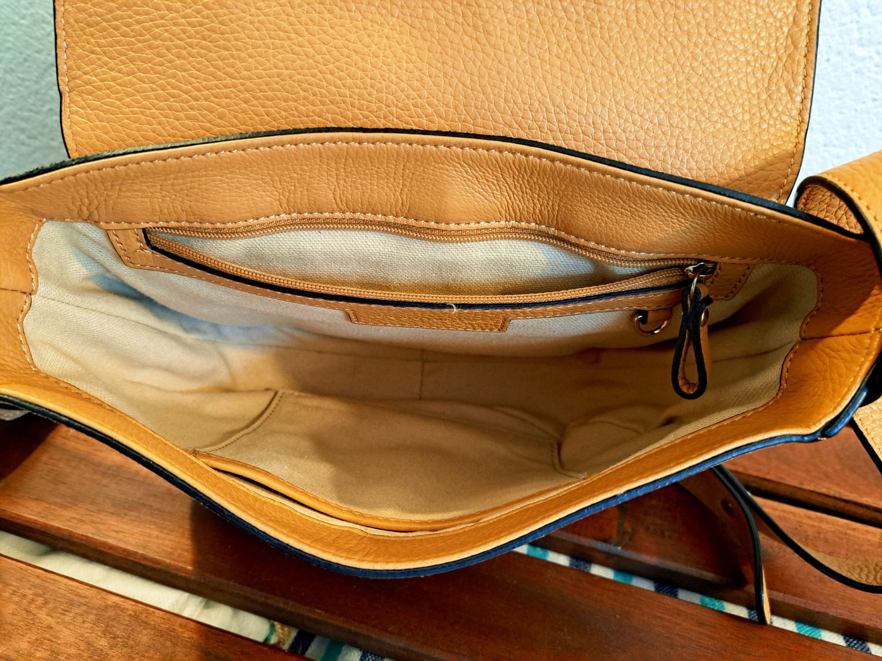 Coccinelle Borse da donna: COCCINELLE Schultertasche - Vintage – Usato da Winterthur venduto da Klaudi15 5