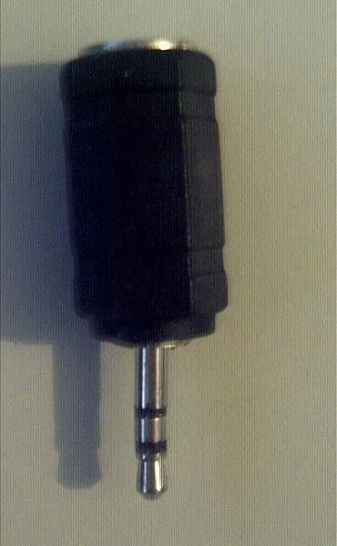 Adapter: Adapter Stecker 2,5 / Buchse 3,5 stereo – Neu und originalverpackt aus Basel von Pickman