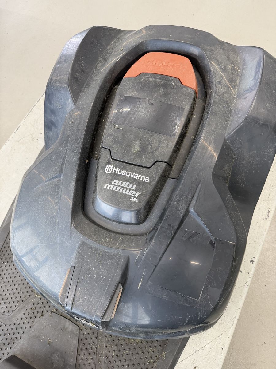Husqvarna Tagliaerba: Rasenroboter Husqvarna AM 320 – Usato da Kriens venduto da sommer710