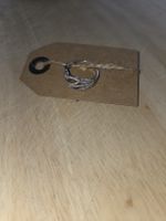 Bague élégante, sertie de zirconiums