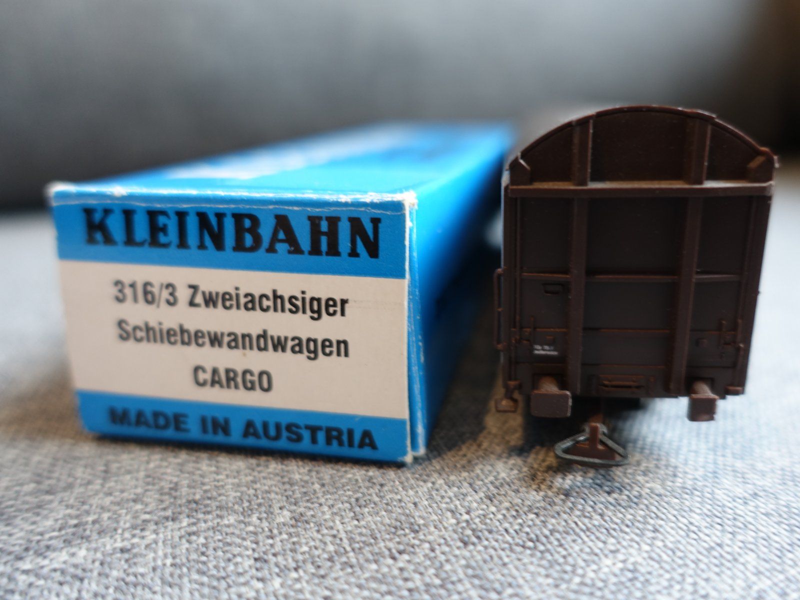 Kleinbahn Modellini di ferrovie: KLEINBAHN No. 316/3 ÖBB Schiebebandwagen "RailCargo Austria" – Usato da Wallbach venduto da Sarrows 3