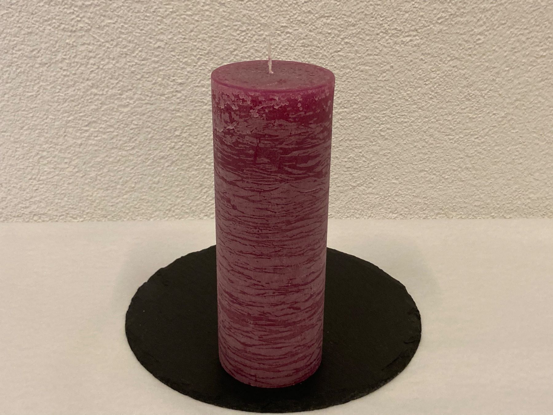Candele: Kerze 8 x 22 cm, himbeere rustic, 950g – Nuovo (secondo la descrizione) da Neuenhof venduto da jorogo