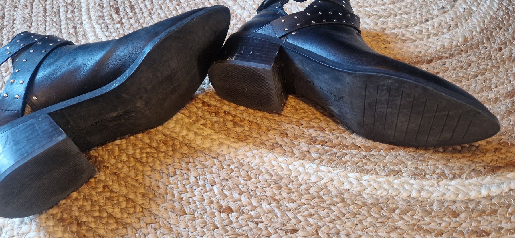 Damenschuhe: Schwarze Stiefeletten Nieten Gr. 40 – Gebraucht aus Andermatt von nin_ks9v 1
