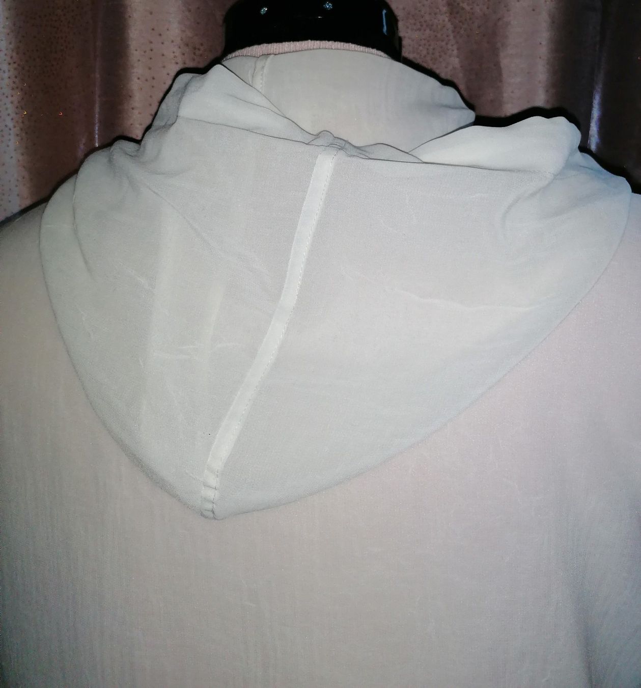 Camicette: Halbtransparente Retro Long Bluse mit Kapuze – Usato da Corcelles-près-Payerne venduto da RxOne_Krs 7