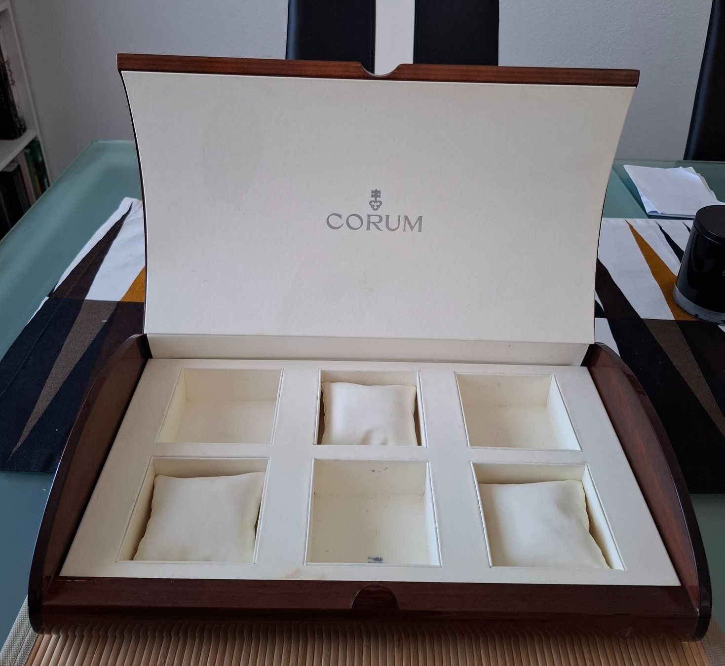 Scatole porta orologi: Ecrin box Corum pour 6 montres – Usato da Le Locle venduto da Lapidary.Duc