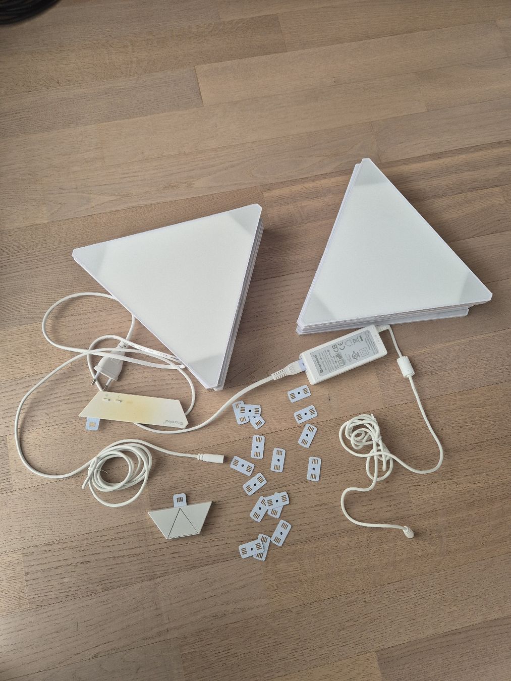 Nanoleaf Lampade: Nanoleaf Set zu Verkaufen – Usato da Flamatt venduto da wyl_c8fp 4