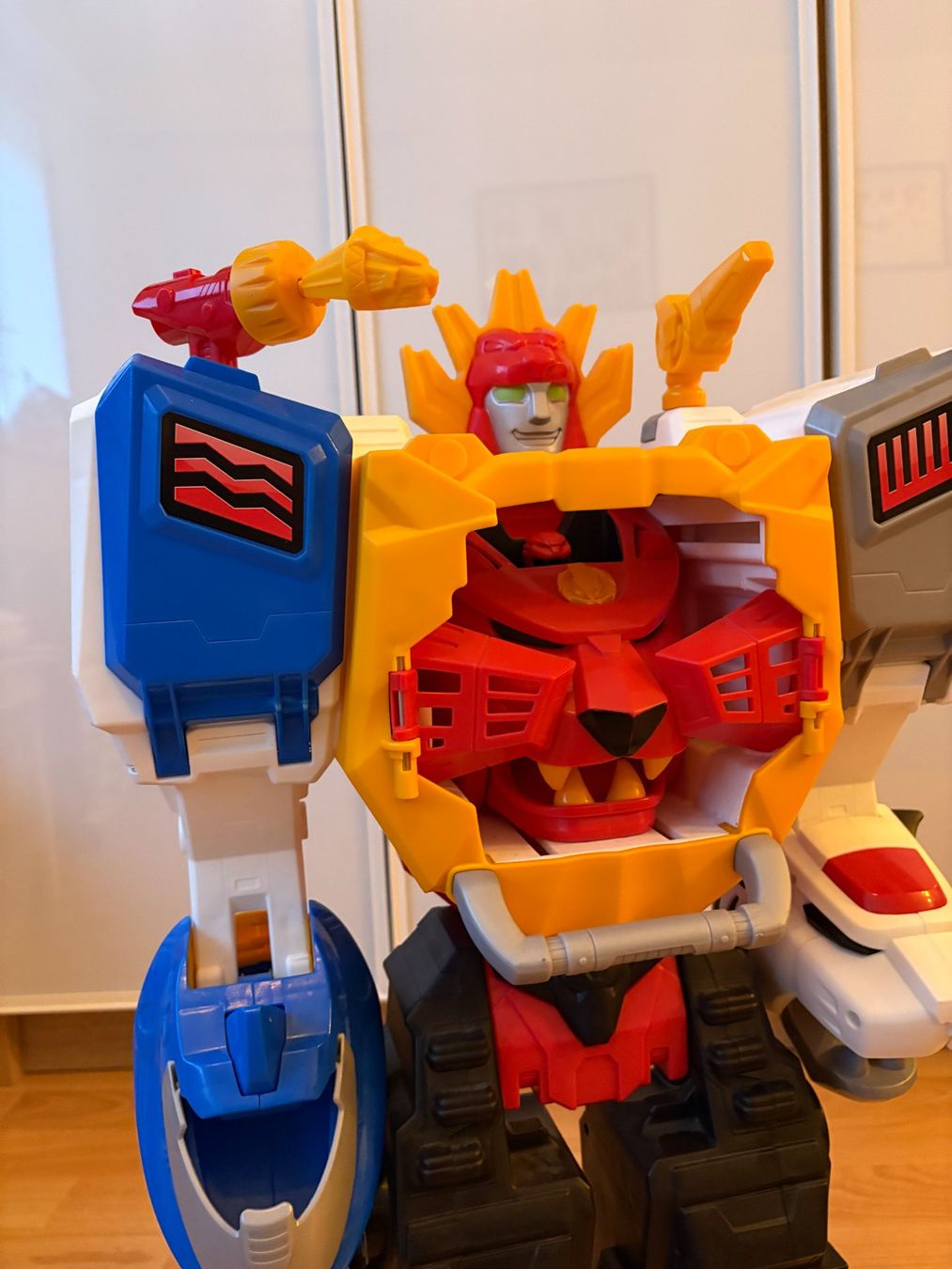 Spielzeuge: Megazord mit Mini Ranger, macht Geräusche – Gebraucht aus Wetzikon ZH von Chrysalia 1
