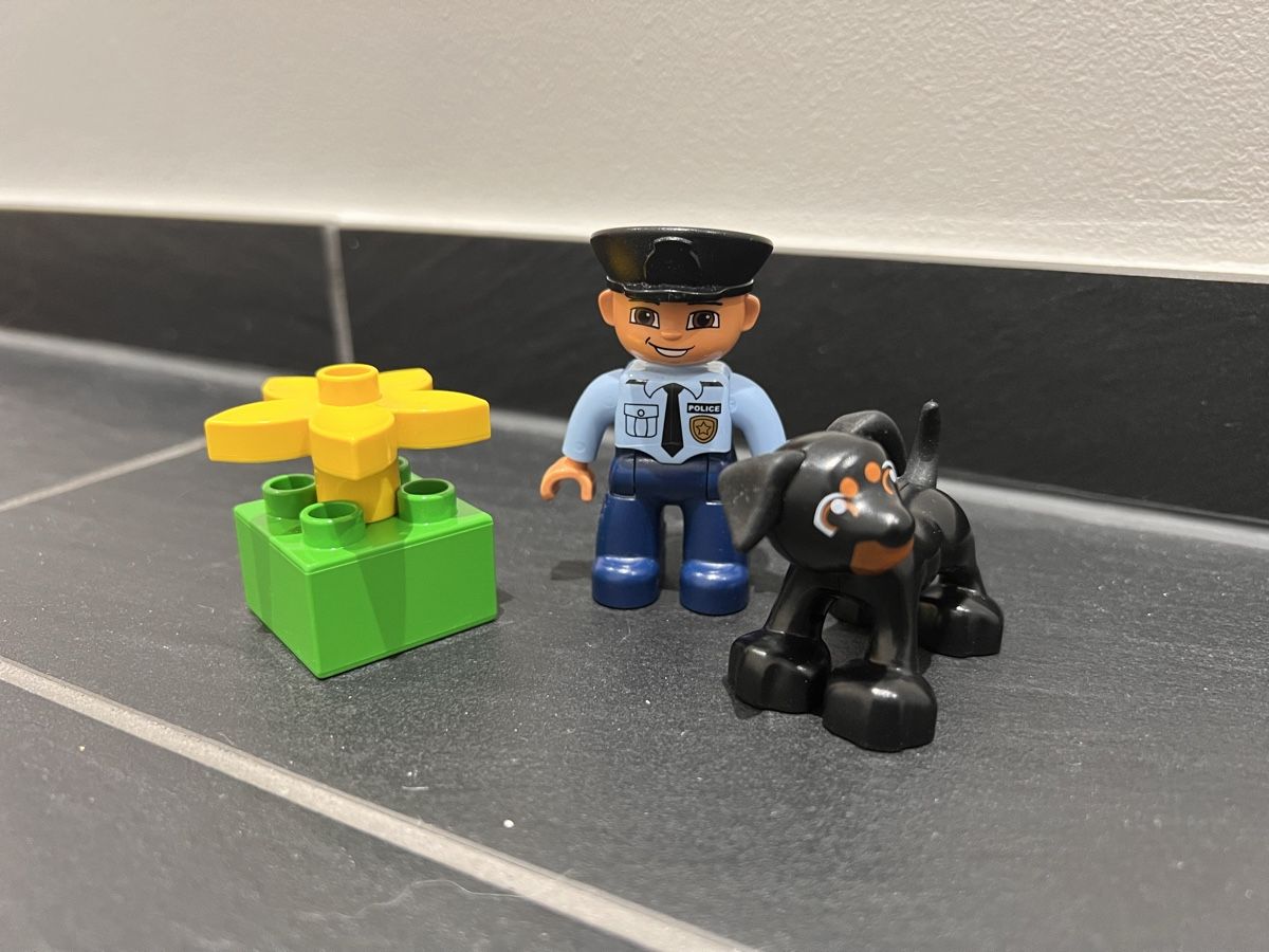 Duplo Spielzeuge: Lego Duplo / Polizist / 5678 – Gebraucht aus Oberentfelden von