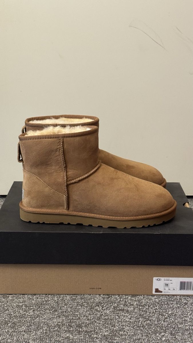 Ugg Scarpe da uomo: UGGS Ungetragen EU44 – Nuovo e nell'imballaggio originale da Zürich venduto da ow7700