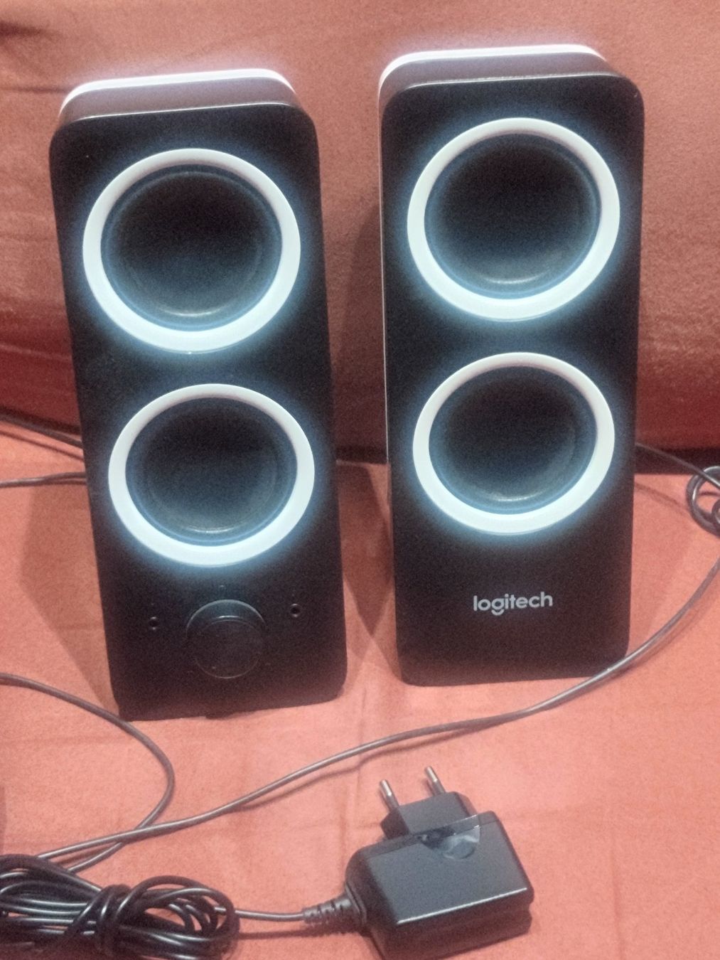 Logitech Casse acustiche: Enceintes Logitech noires avec bloc d'alimentation – Usato da Grimisuat venduto da Drizzt75