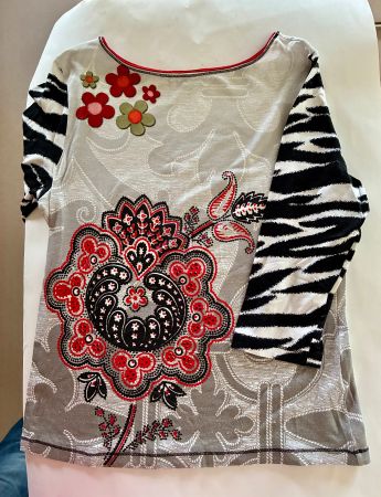 T-Shirt, wunderschön gemustert, neuwertig, Gr. 42