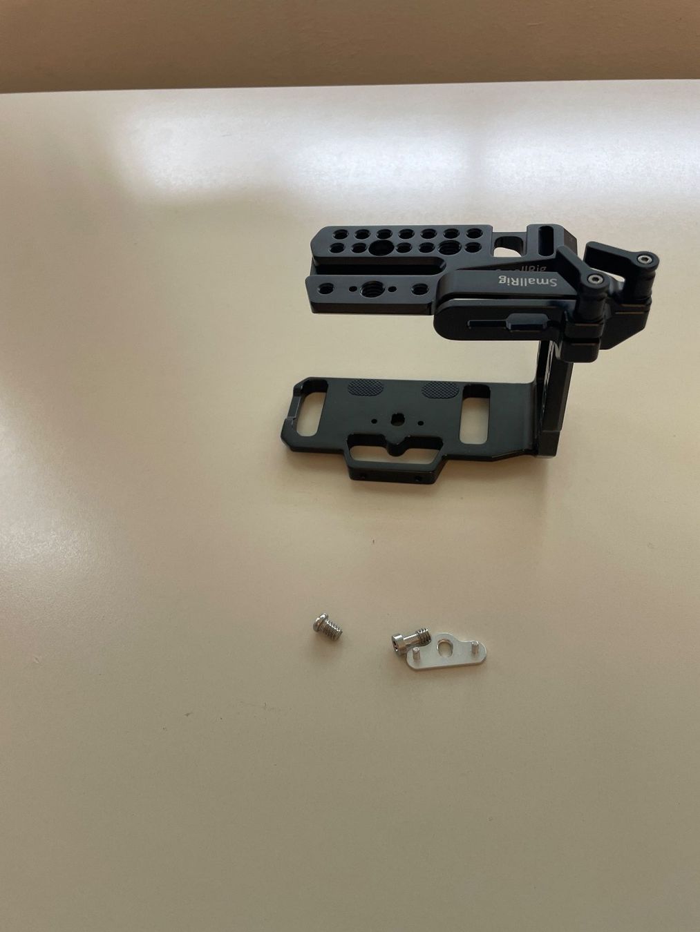 Smallrig Supporti a parete: BMPCC4K SmallRig Half Cage – Blackmagic Pocket Cinema Camera – Usato da Uvrier venduto da SzymonClivaz