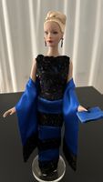 Wunderschöne Tonne Doll im Abendkleid Blau/Schwarz Top