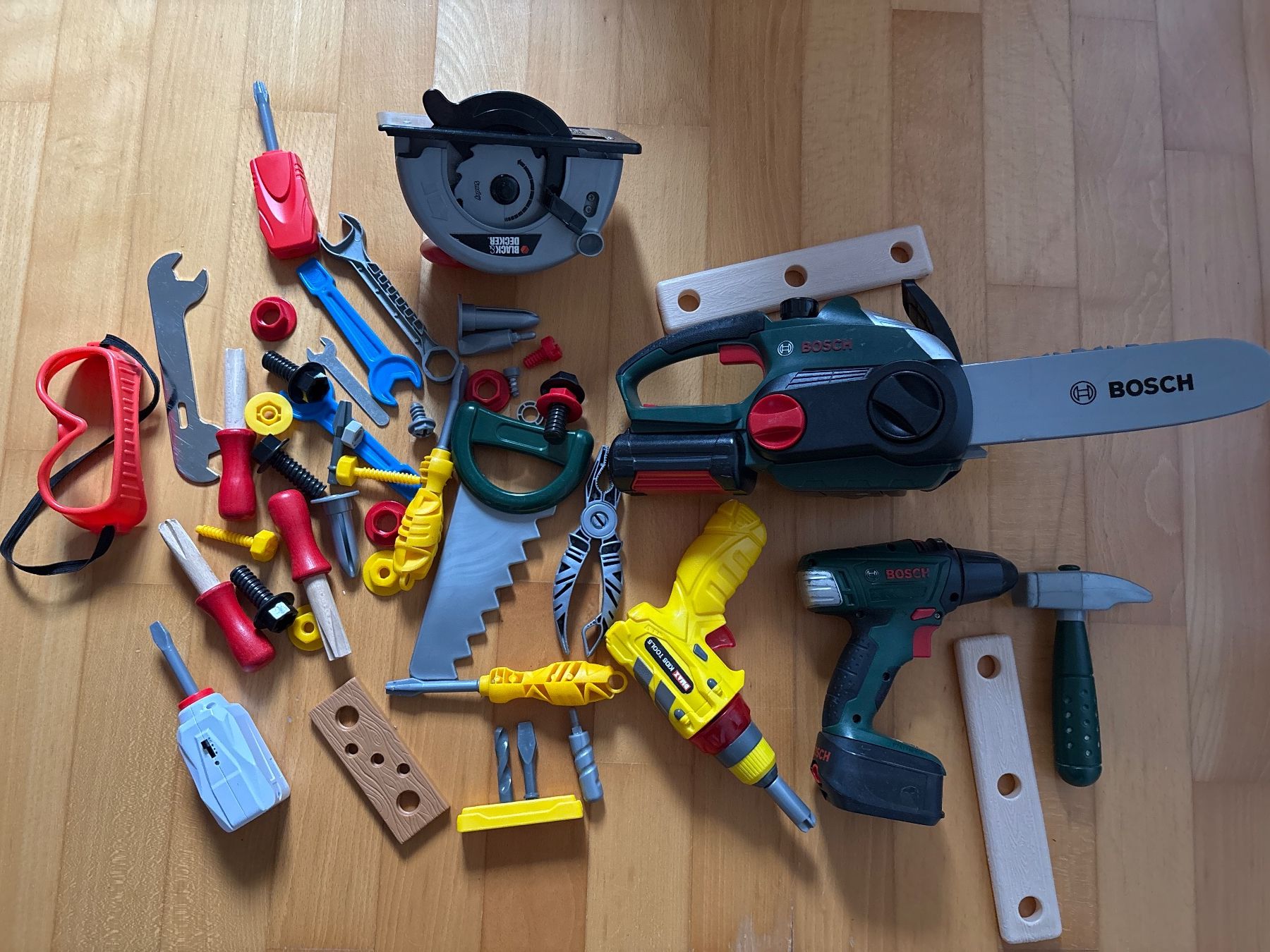 Jouets: Werkzeug set Kinder – D'occasion à Effretikon par MarthaK.
