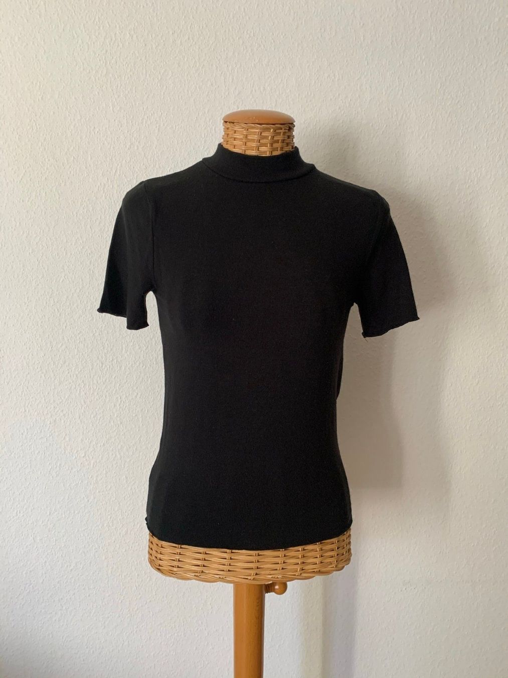 Zara T-shirt: ZARA - T-Shirt schwarz S – Usato da Zürich venduto da Diazaio