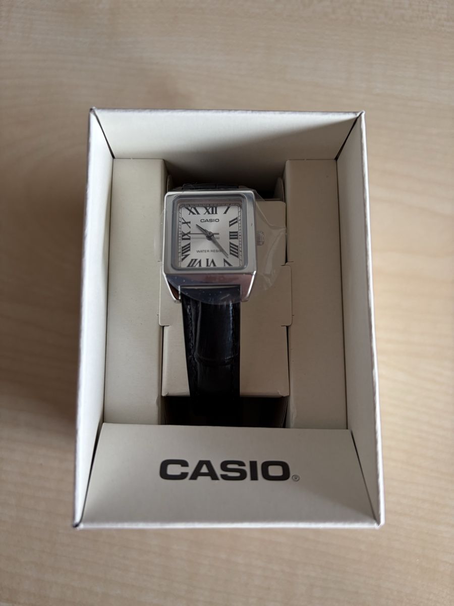 Casio Uhren: Casio Armbanduhr Collection Retro Classic Square – Neu und originalverpackt aus Visperterminen von manunik