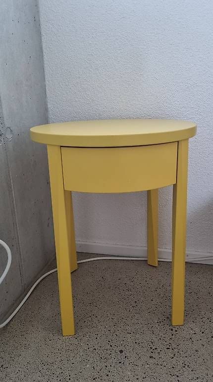 Ikea Tables de nuit: Ikea Beistelltisch – D'occasion à Hendschiken par Greebo01