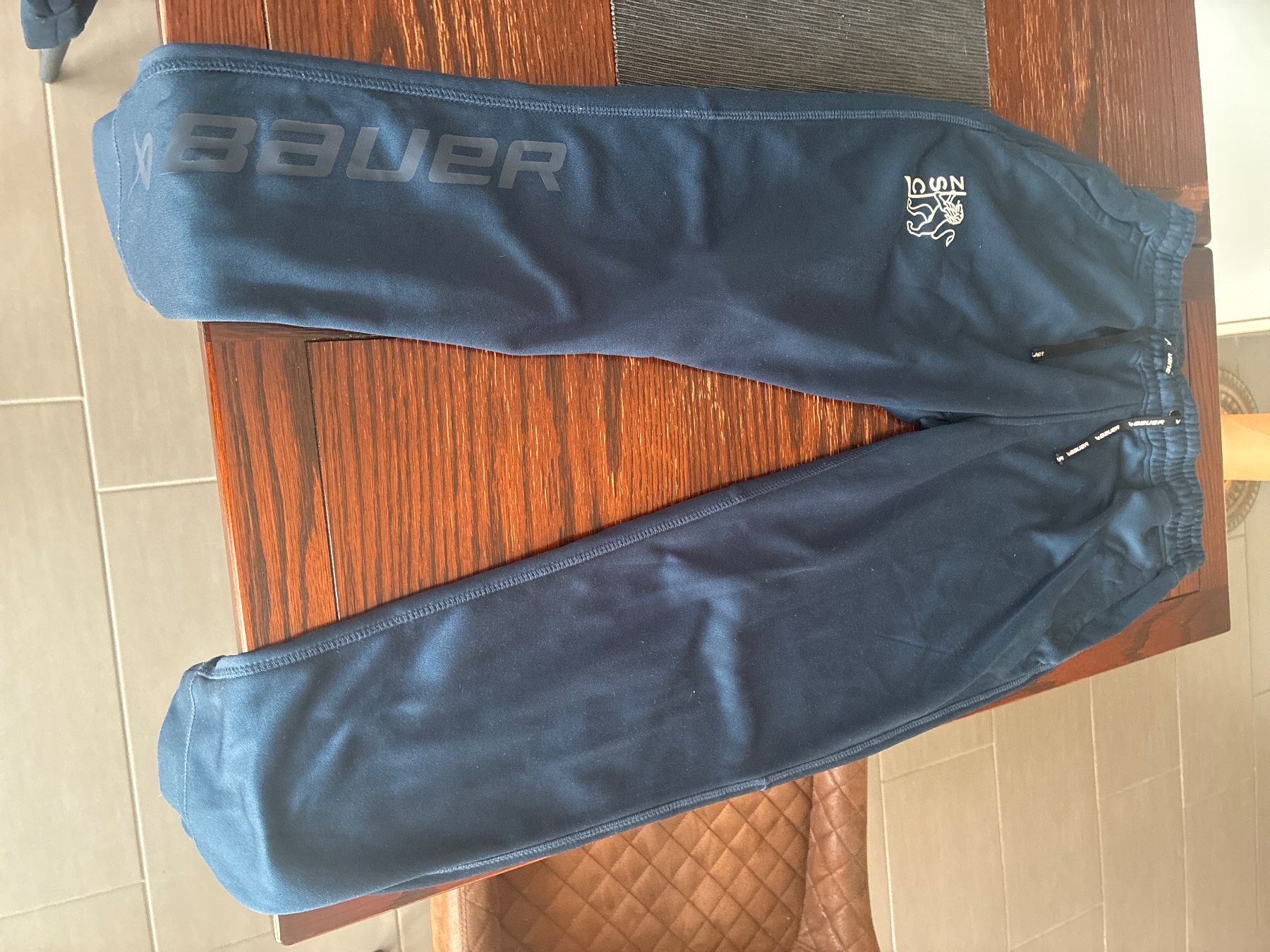 Kleiderpakete & -sets: ZSC Lions Traineranzug /  Marke Bauer – Gebraucht aus Sax von desu_73 2