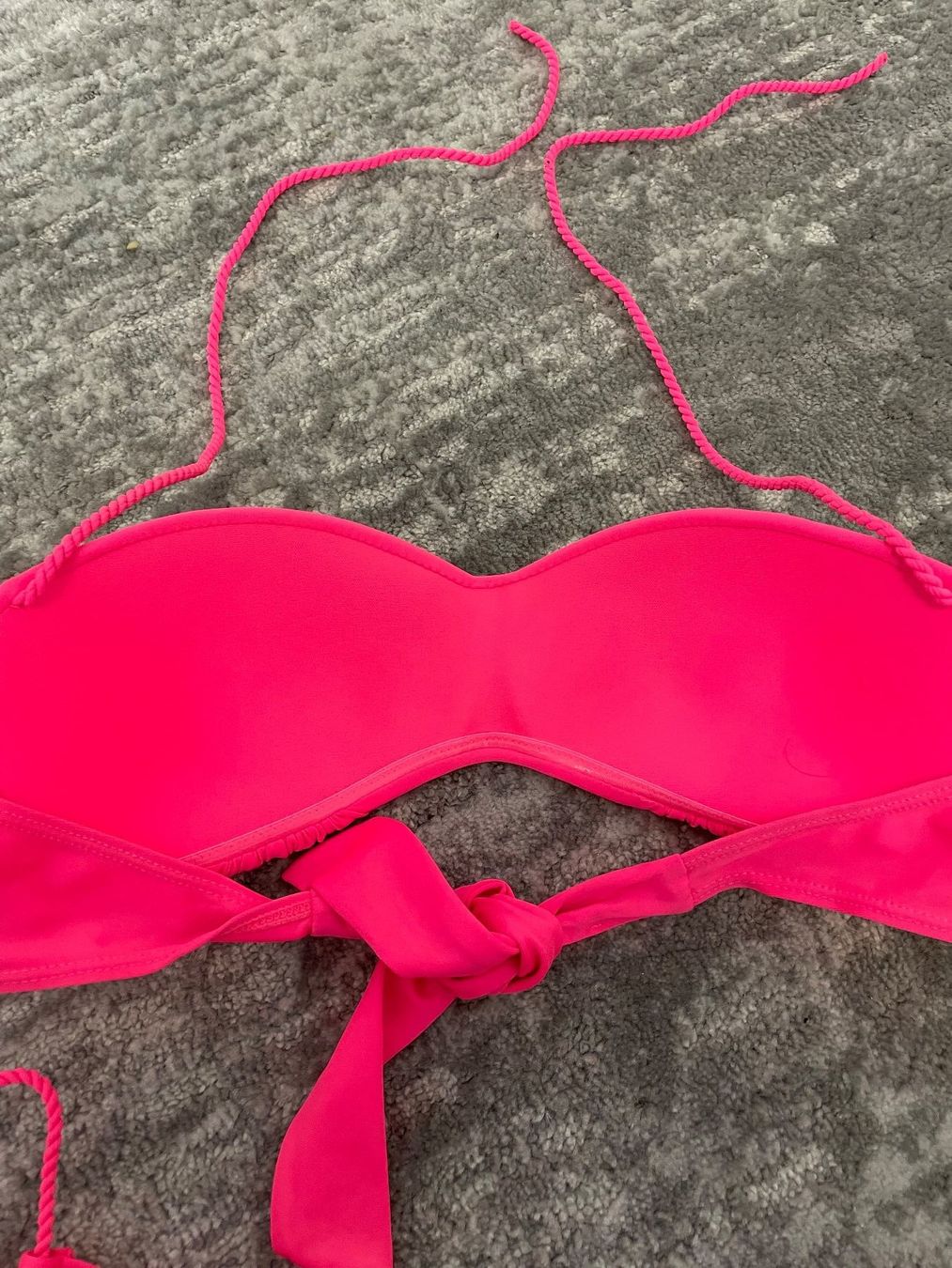 Hunkemöller Badekleider & Bikinis: Bikini (75 C) Neon Pink – Gebraucht aus Klingnau von Tiara2023 2