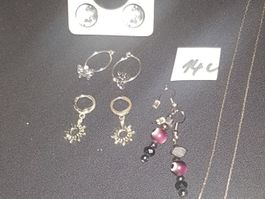 Lot Schmuck, 4 Ohrringe 1 Halskette m. Kristall