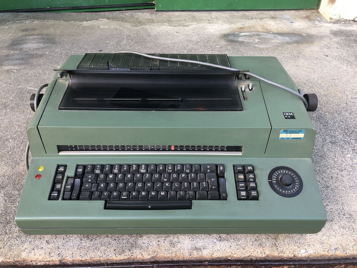 Machines à écrire: IBM 96 M Schreibmaschine gebraucht – D'occasion à Arbon par Wladimir1