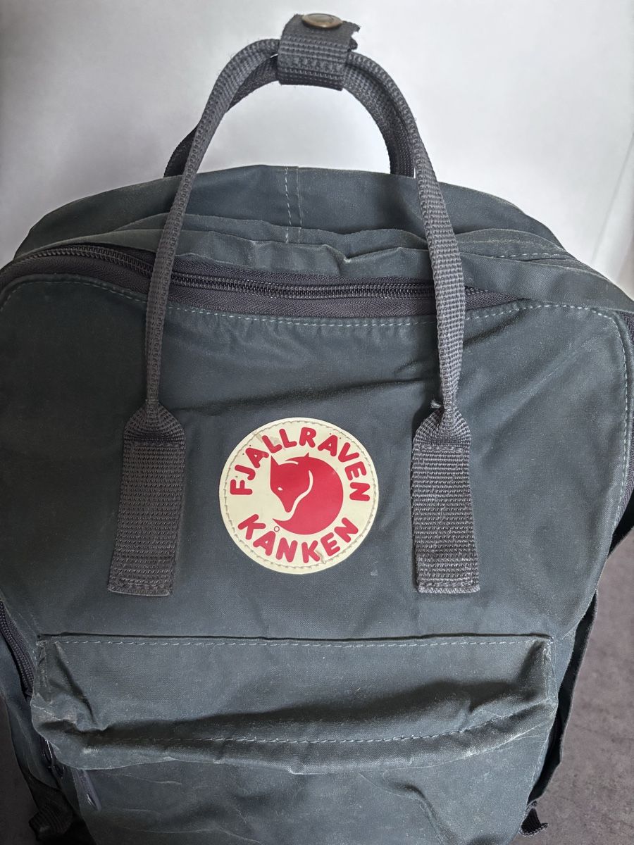 Fjällräven Zaini: Fjällräven Kanken Rucksack in Navy Blue – Usato da Dörflingen venduto da liviaaa.w 4