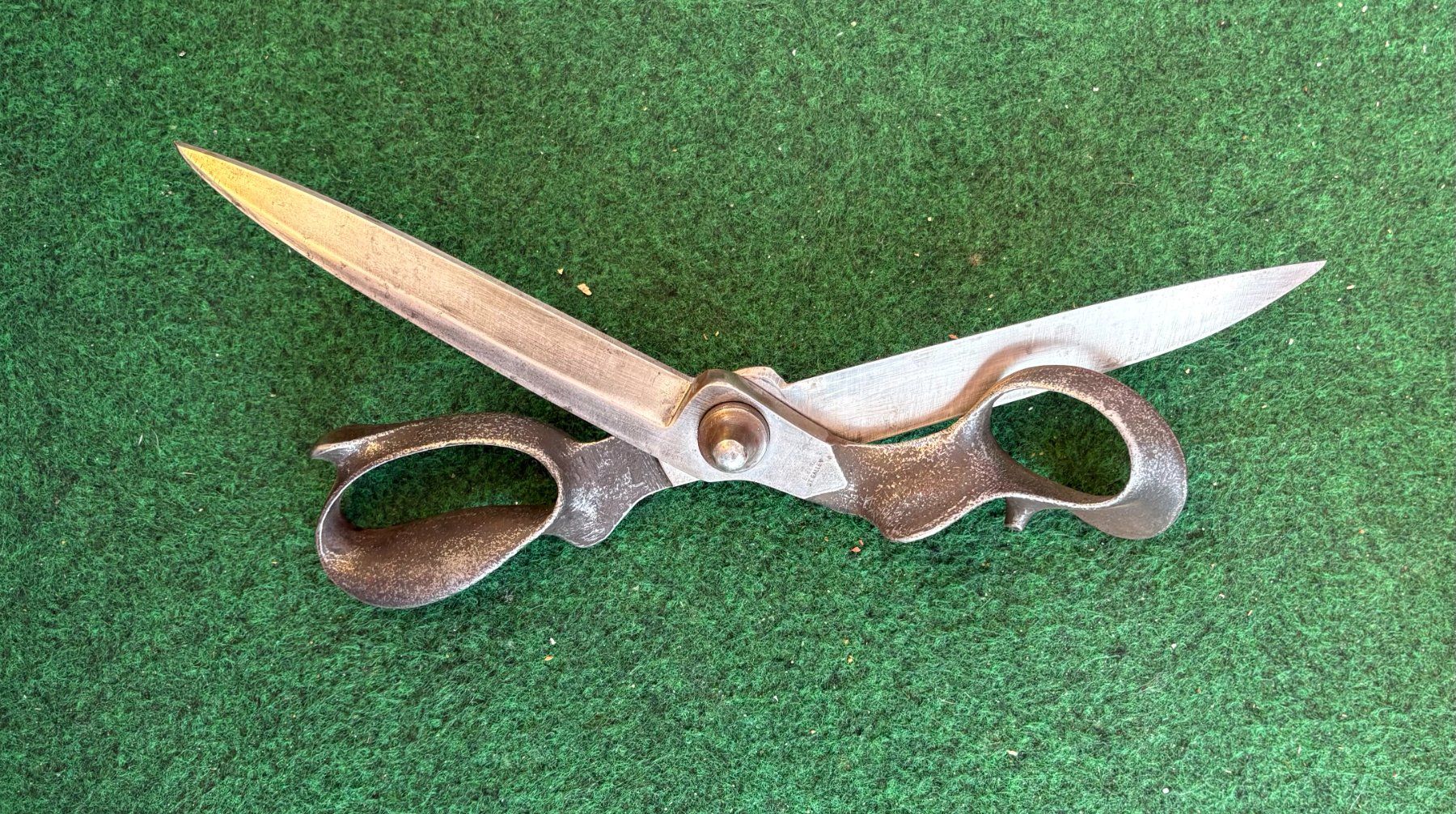 Tutti gli attrezzi: ANTIKE SCHERE 30CM LANG & 842GR SCHWER – Usato da Ostermundigen venduto da wini63 6