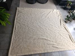 Couverture en laine mérinos beige doux et confortable