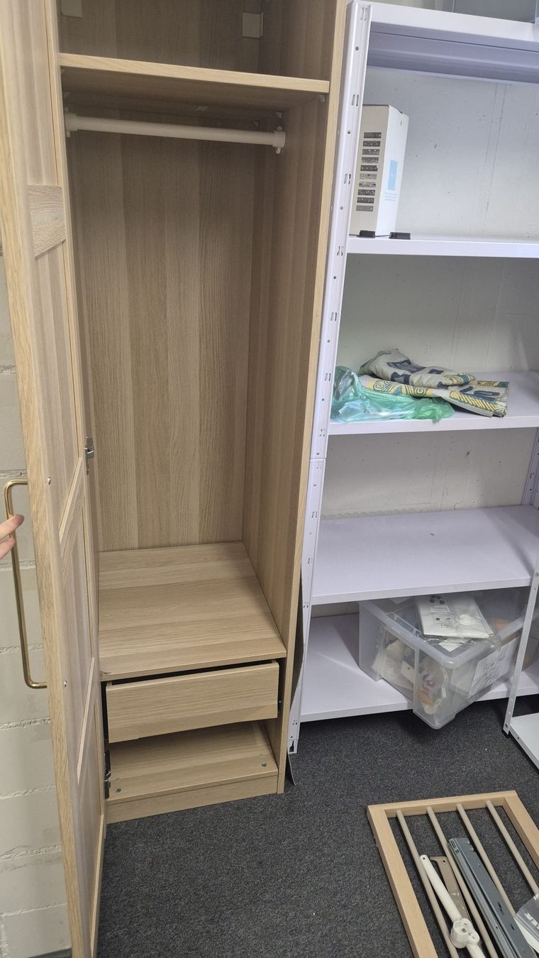 Ikea Armadi: Ikea pax 201x50x60 used – Usato da Brüttisellen venduto da Camcha 1