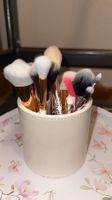 MakeUp-Pinselbox zylindrisch beige neuwertig