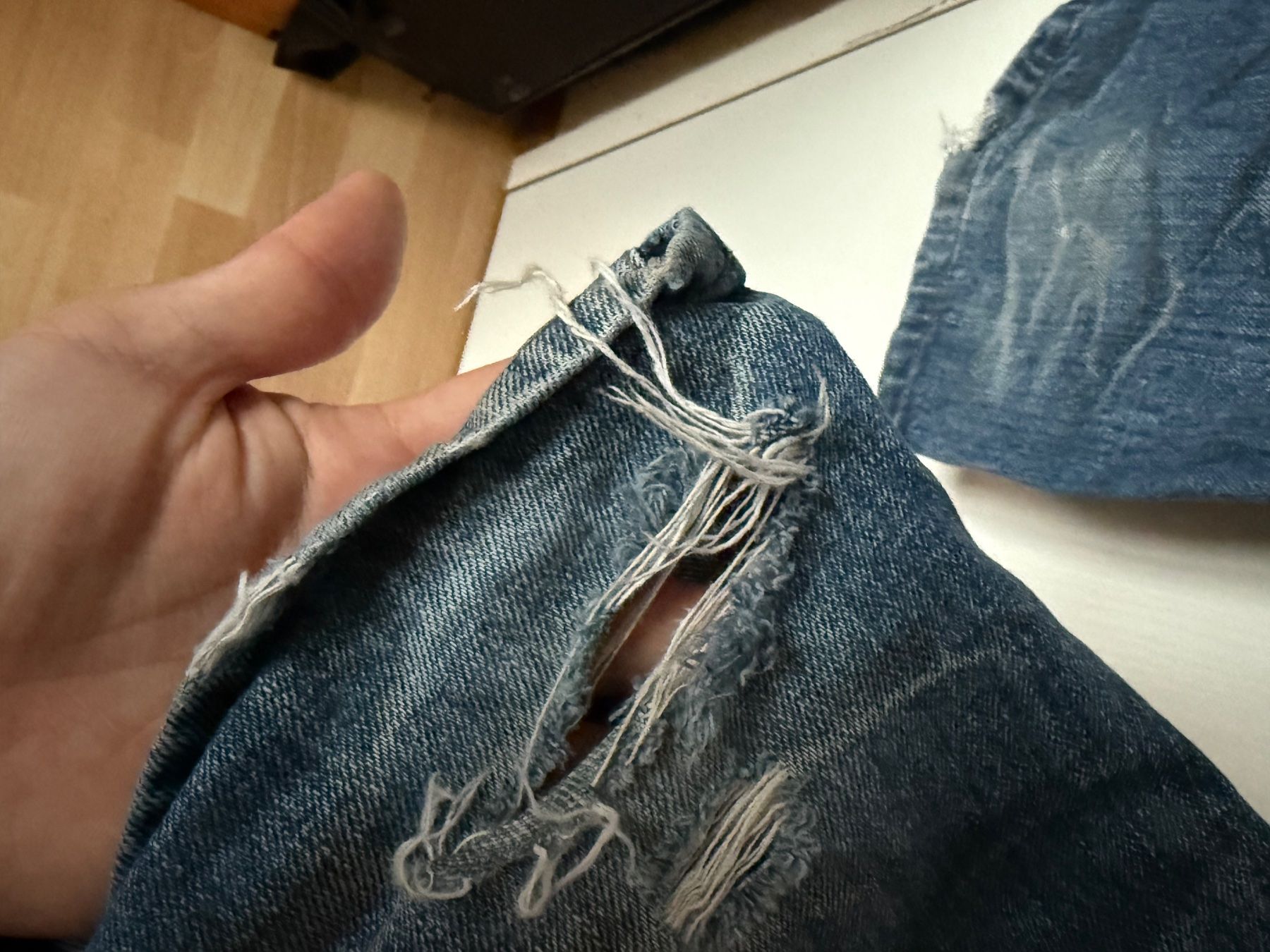 Jeans: Blaue Jeans, shade by shellac. gross ca 30 – Usato da Birmensdorf ZH venduto da T_Richard 8