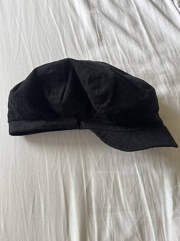 Chapeaux, bonnets & casquettes: Cap Damen Accessorize schwarz – D'occasion à Zürich par rit_g825