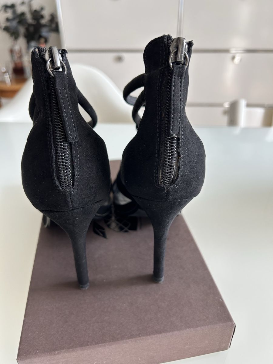 Zara Scarpe da donna: Zara Basic, schwarze High Heels mit Knoten, Grösse 36. – Usato da Zürich venduto da fabisebas 2