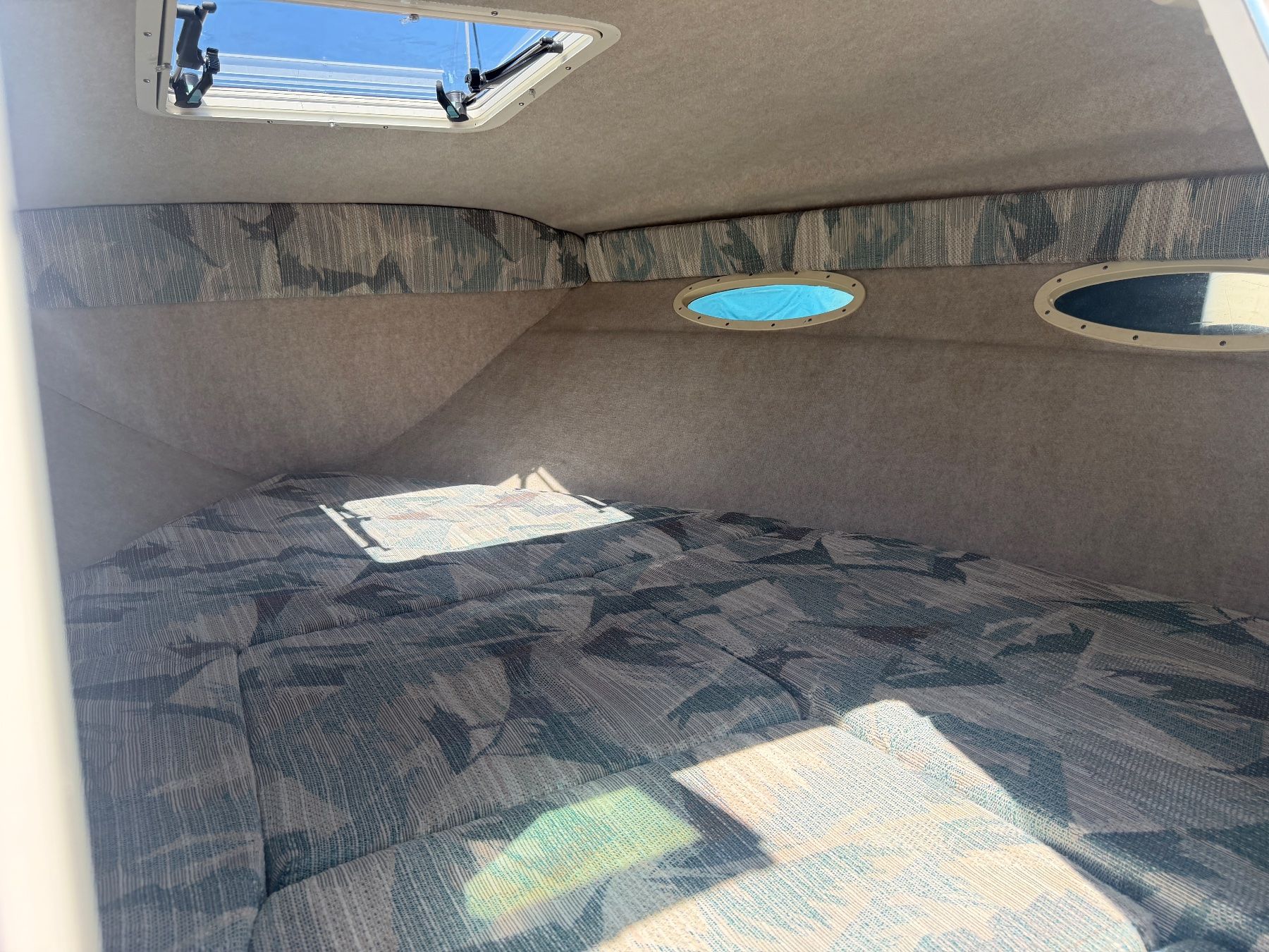 Sea Ray Boote: Sea Ray 220 OV – Gebraucht aus Benken SG von EGJ__ 4