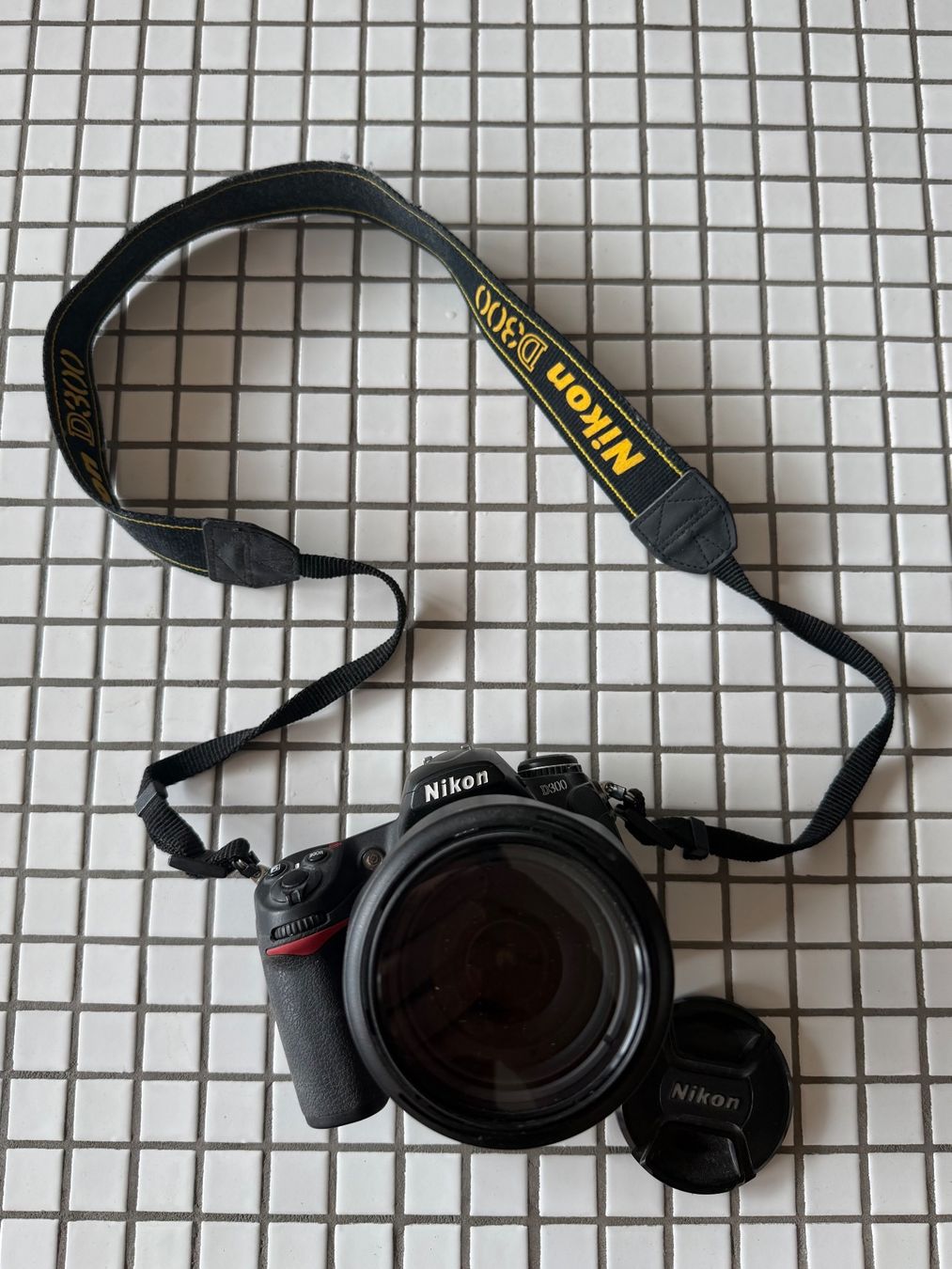 Nikon Kamera: Nikon D300 Set mit 18-200mm Objektiv, 2x Blitz – Gebraucht aus Basel von pan_9tvr 1