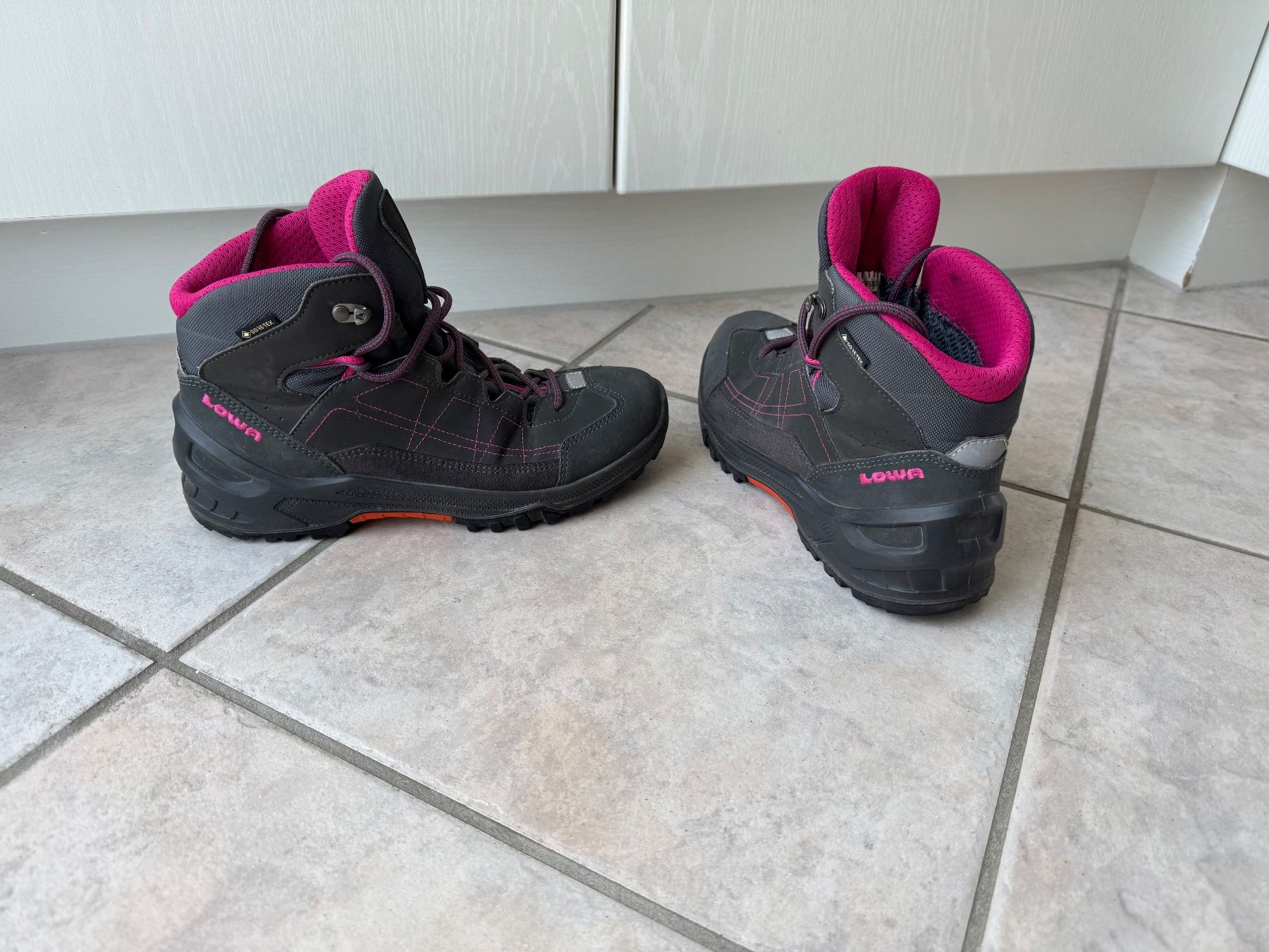Lowa Scarpe da donna: Wanderschuhe Lowa Grösse 37 – Usato da Frauenfeld venduto da dilili 2