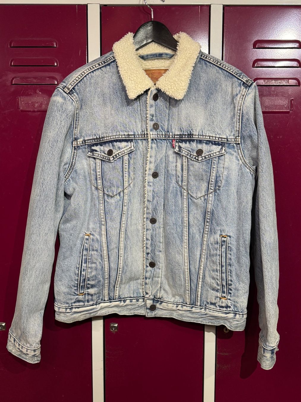 Levi's Giacche: LEVI'S SHERPA LIGHT BLUE DENIM JACKET SZ: M – Usato da Cortaillod venduto da Stay_Alive_vintage
