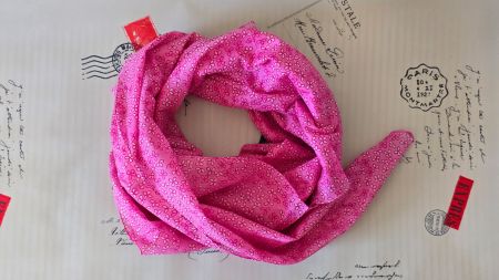 Luftiger Baumwoll-Schal 🧣 Fuchsia mit Blumenmuster