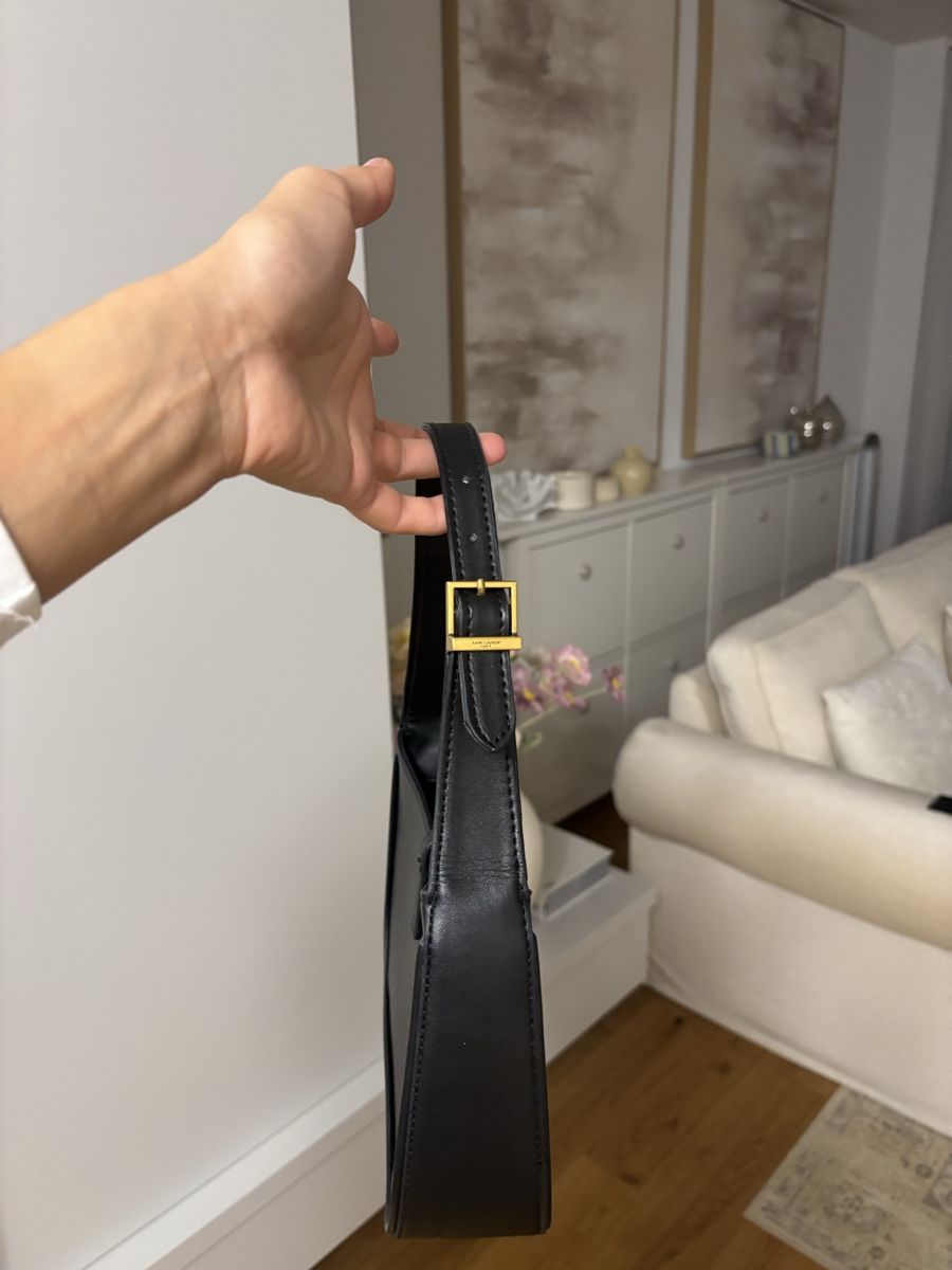 Taschen für Damen: Shoulder Bag in Black – Gebraucht aus Horgen von len_qjz9 2